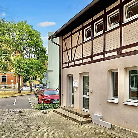 Remise Mit Kostenlosem Parkplatz Direkt Vor Der Tuer