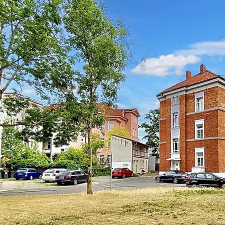 Remise Mit Kostenlosem Parkplatz Direkt Vor Der Tuer *