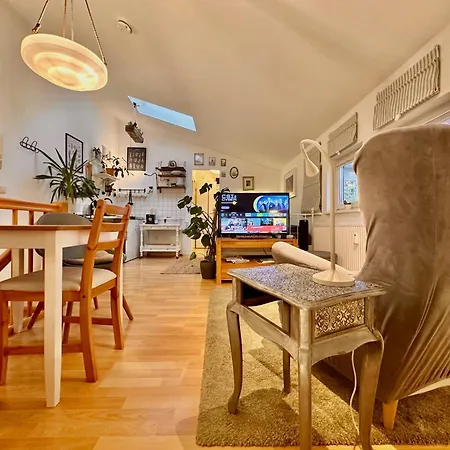 Remise Mit Kostenlosem Parkplatz Direkt Vor Der Tuer Apartment *