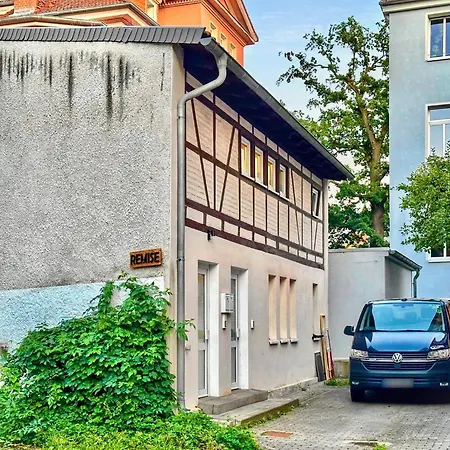 Remise Mit Kostenlosem Parkplatz Direkt Vor Der Tuer