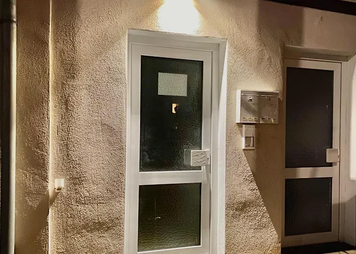 Lejlighed Remise Mit Kostenlosem Parkplatz Direkt Vor Der Tuer