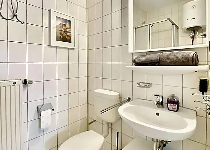 Remise Mit Kostenlosem Parkplatz Direkt Vor Der Tuer